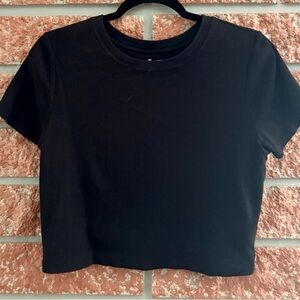 Elegant Black Short Sleeve Crop Top